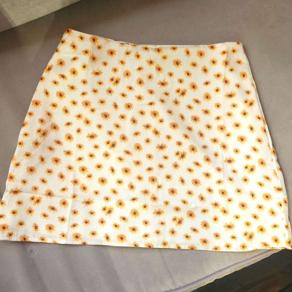 Daisy mini skirt